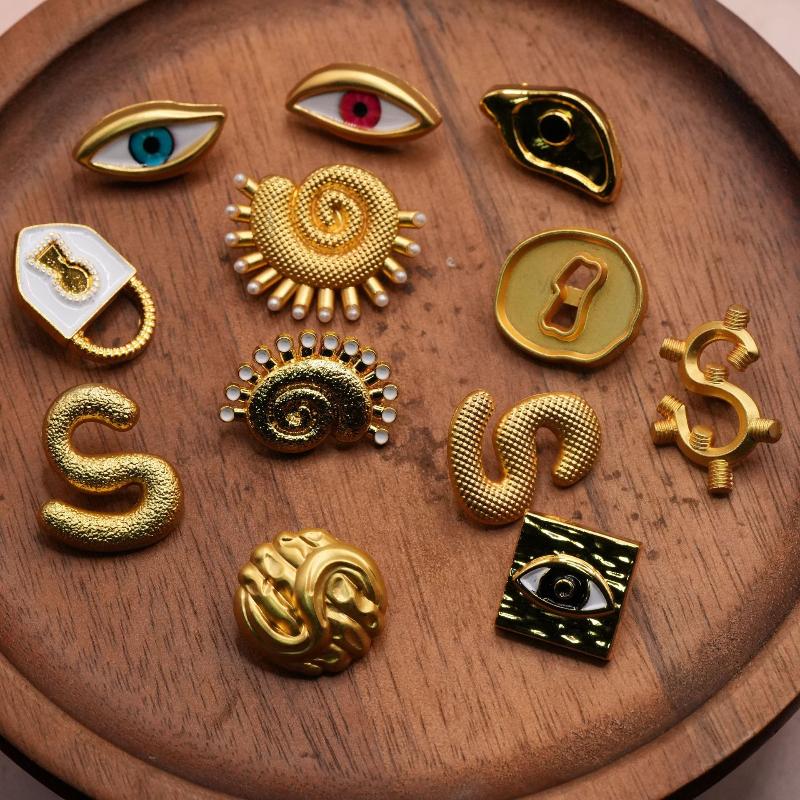 ヴィンテージメタルボタン ハート型 アーティスティックアイデ - Craft Embellishments のレビューと価格
